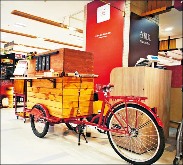 新光三越推出「在欉紅」冰品，以冰淇淋車的方式巡迴台北各店，目前在信義A4登場。圖片提供／新光三越