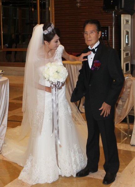 焦恩俊、林千鈺婚禮,資深藝人石英,也就是林千鈺的爸爸更是開心得滿臉笑容。(記者胡舜翔攝) 焦恩俊、林千鈺婚禮,資深藝人石英,也就是林千鈺的爸爸更是開心得滿臉笑容。(記者胡舜翔攝)
