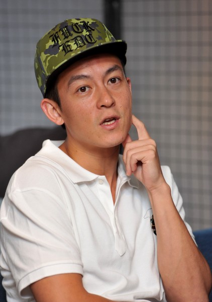 張柏芝在淫照風波過後,在飛機上與陳冠希上演自拍大和解,據說謝霆鋒因此不爽提離婚,現在許多網友開玩笑說張柏芝可以去找陳冠希。(資料照,記者陳奕全攝) 張柏芝在淫照風波過後,在飛機上與陳冠希上演自拍大和解,據說謝霆鋒因此不爽提離婚,現在許多網友開玩笑說張柏芝可以去找陳冠希。(資料照,記者陳奕全攝)