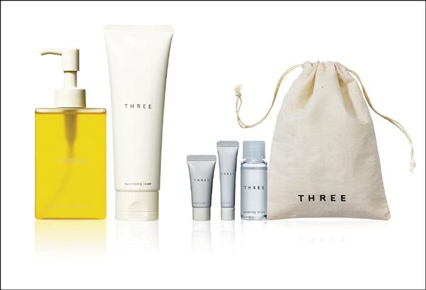 THREE平衡精萃潔膚組，價值3,078元，特價2,430元；包含平衡潔膚油（正品）、平衡洗顏皂霜（正品）、平衡水凝露7ml、平衡水凝乳5g、精萃礦泥膜8g、有機棉袋。