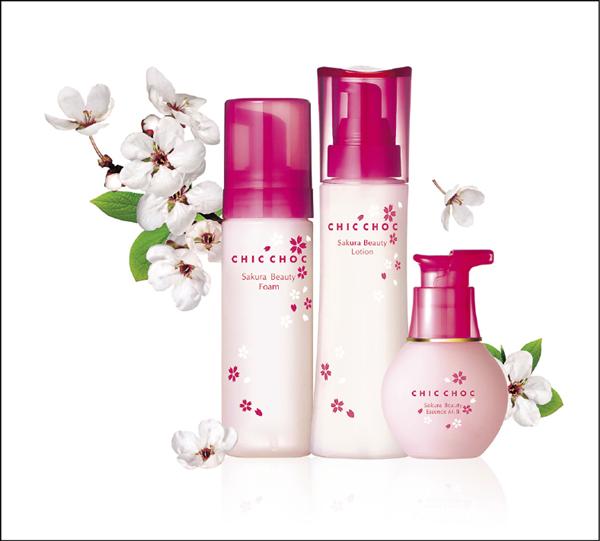 CHIC CHOC櫻花水潤基礎組，價值2,830元、特價1,917元；CHIC CHOC櫻花水180ml （正品）、CHIC CHOC 櫻花乳50ml （正品）、加送CHIC CHOC櫻花洗顏慕絲150ml（正品）。