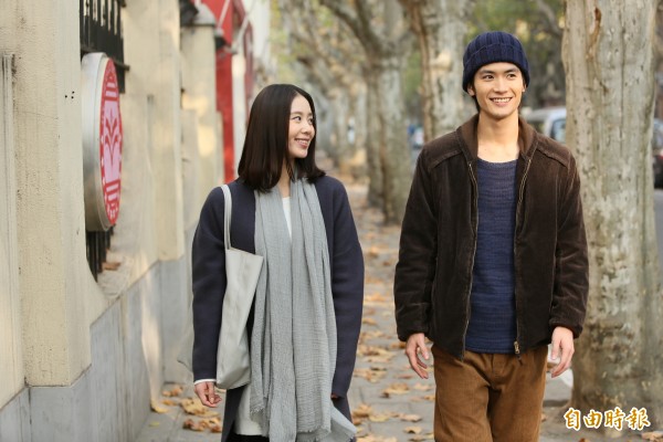 劉詩詩(左)與三浦春馬(右)在「深夜前的5分鐘」演出情侶。(凱擘提供) 劉詩詩(左)與三浦春馬(右)在「深夜前的5分鐘」演出情侶。(凱擘提供)