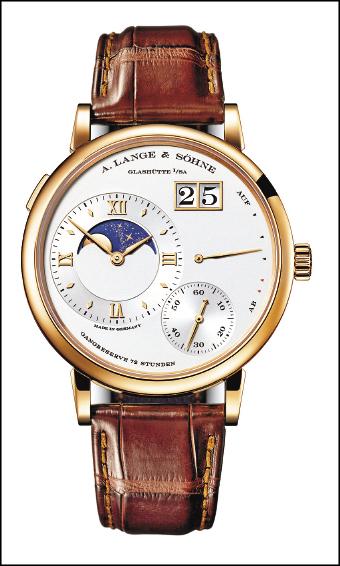 適逢朗格Lange 1腕錶面世20周年，全新Grand Lange 1 Moon Phase腕錶備受矚目，尤其精準度長達122.6年的月相顯示。價約1,446,000元。
