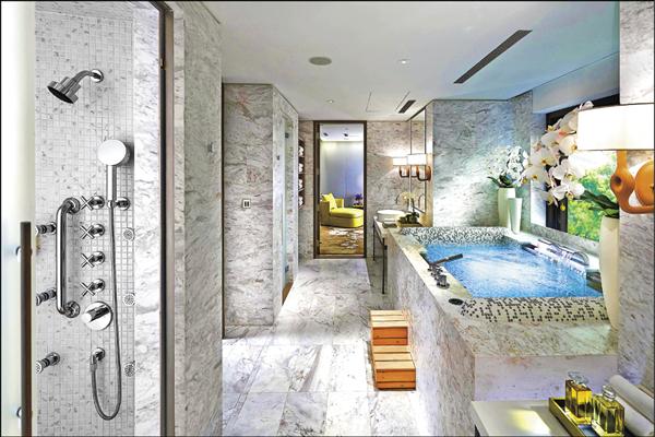 設備周全的熱浴與水療體驗包含活力池、冰泉、水晶蒸氣室、乾式桑拿、休憩區，還有極具特色的淋浴體驗間。