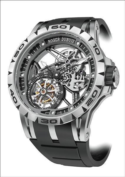 羅杰杜彼Excalibur Spider Skeleton Flying Tourbillon鏤空飛行陀飛輪腕錶。鈦金屬錶殼（45mm）。搭載的RD505SQ手動上鏈機芯像極了蜘蛛網。