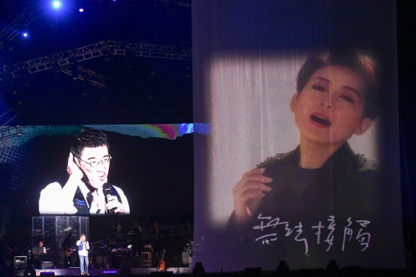李宗盛在演唱會上,演唱了與陳淑樺合唱的《你走你的路》。(記者王文麟攝) 李宗盛在演唱會上,演唱了與陳淑樺合唱的《你走你的路》。(記者王文麟攝)