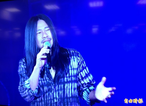 金曲歌王亂彈阿翔覺得五月天的歌曲很難唱。(記者陳慧玲攝) 金曲歌王亂彈阿翔覺得五月天的歌曲很難唱。(記者陳慧玲攝)