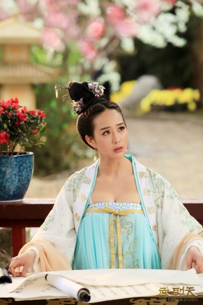 張鈞甯在《武媚娘傳奇》中爆乳演出。(圖擷取自網路) 張鈞甯在《武媚娘傳奇》中爆乳演出。(圖擷取自網路)