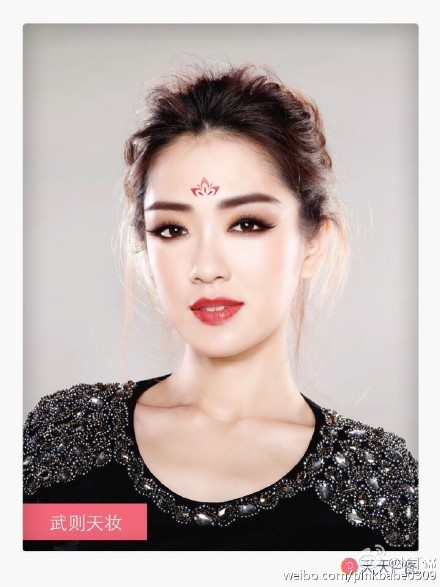 藝人們瘋搶變裝「武媚娘」,楊千霈也參一腳。(圖擷取自楊千霈微博) 藝人們瘋搶變裝「武媚娘」,楊千霈也參一腳。(圖擷取自楊千霈微博)