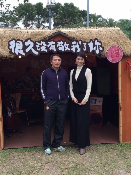「很久沒有敬我了妳」戴立忍與侑紀(記者鄒念祖攝)。 「很久沒有敬我了妳」戴立忍與侑紀(記者鄒念祖攝)。