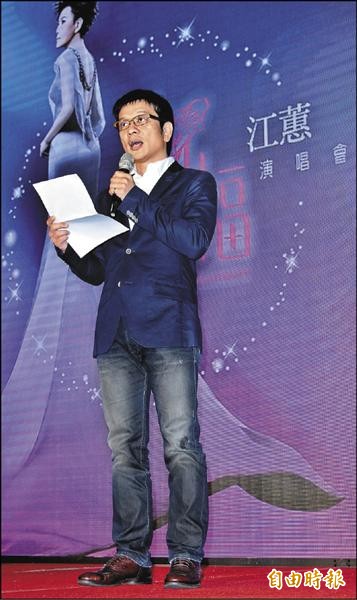 江蕙特地寫了公開信,由陳子鴻代為轉達。(記者陳奕全攝) 江蕙特地寫了公開信,由陳子鴻代為轉達。(記者陳奕全攝)