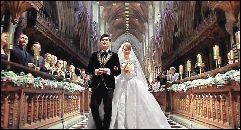 周杰倫和昆凌在英國教堂婚禮影片曝光,短短2分鐘,讓粉絲感動、羨慕不已。(截自YouTube) 周杰倫和昆凌在英國教堂婚禮影片曝光,短短2分鐘,讓粉絲感動、羨慕不已。(截自YouTube)