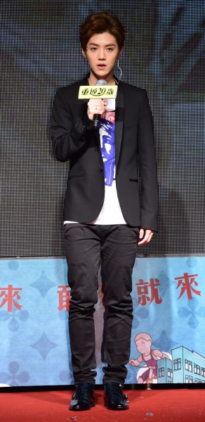 鹿晗日前來台宣傳電影《重返20歲》,並獻唱主題曲《我們的明天》。(資料照) 鹿晗日前來台宣傳電影《重返20歲》,並獻唱主題曲《我們的明天》。(資料照)