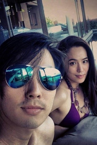 一年前,吳建豪(左)和老婆度蜜月秀出甜蜜照,如今婚姻卻疑爆觸礁。(摘自臉書) 一年前,吳建豪(左)和老婆度蜜月秀出甜蜜照,如今婚姻卻疑爆觸礁。(摘自臉書)