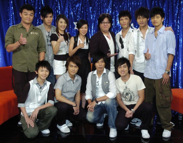2007年《超級星光大道》曾經紅透半邊天。圖為「星光幫」成員及評審。(資料照) 2007年《超級星光大道》曾經紅透半邊天。圖為「星光幫」成員及評審。(資料照)