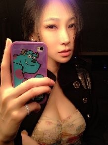 中國辣模陸瑤擁有D奶好身材。(圖取自陸瑤微博) 中國辣模陸瑤擁有D奶好身材。(圖取自陸瑤微博)