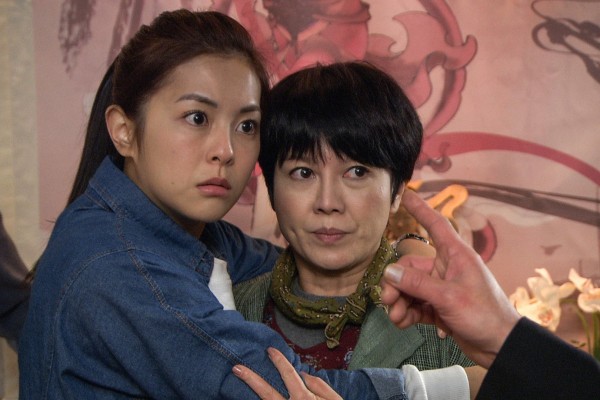 苗可麗(右)在劇中常演媽媽,但現實生活中對女兒非常愧疚。(三立提供) 苗可麗(右)在劇中常演媽媽,但現實生活中對女兒非常愧疚。(三立提供)
