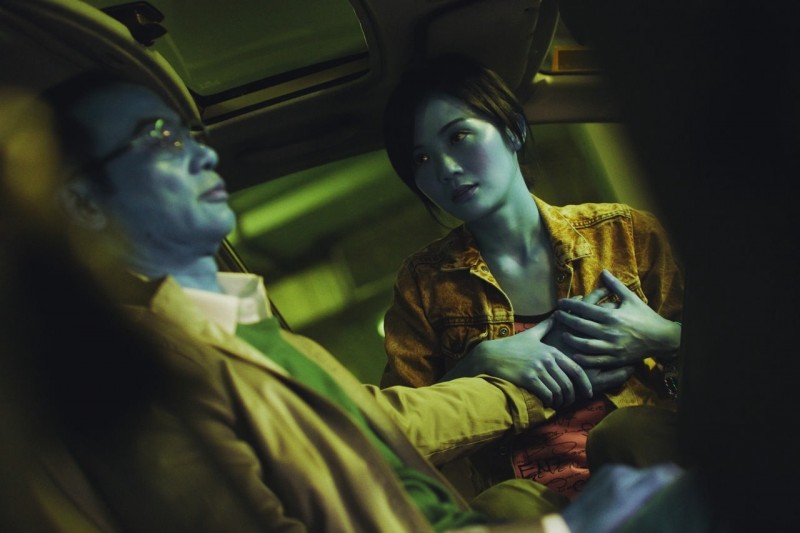 阿Sa（右）和任達華也有精彩對手戲 。（星島日報提供）