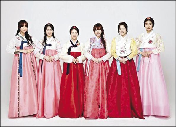 南韓女團「Dal★shabet」穿韓服拜年。 南韓女團「Dal★shabet」穿韓服拜年。