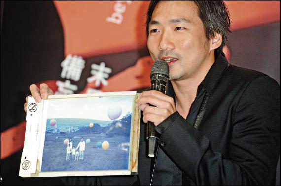 石頭忙完五月天世界巡演後,出書多了作家頭銜。(資料照,記者趙世勳攝) 石頭忙完五月天世界巡演後,出書多了作家頭銜。(資料照,記者趙世勳攝)