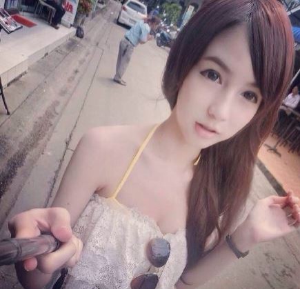 Yoshi的臉蛋、舉止比女人還要女人。(擷自網路) Yoshi的臉蛋、舉止比女人還要女人。(擷自網路)