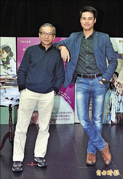 吳念真(左)上個月在浴室摔傷傳病危,兒子吳定謙整日心神不寧。(資料照,記者陳奕全攝) 吳念真(左)上個月在浴室摔傷傳病危,兒子吳定謙整日心神不寧。(資料照,記者陳奕全攝)