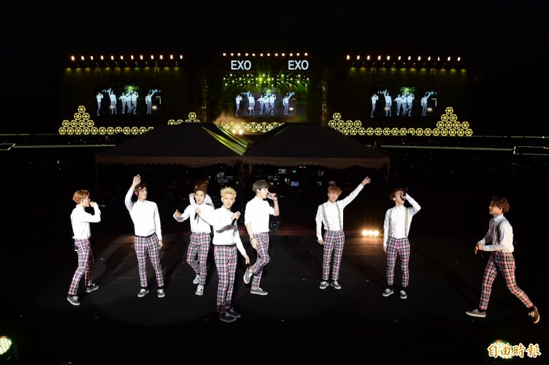 EXO在SMTOWN家族演唱會飆魅力。（記者胡舜翔攝）