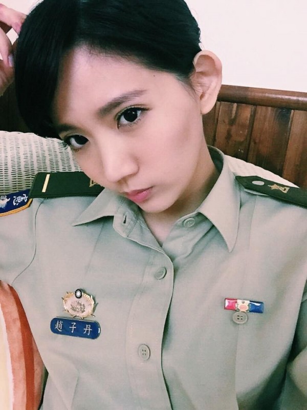 陳艾琳幫李蒨蓉說話,承認自己也沒有軍事常識。(取自臉書) 陳艾琳幫李蒨蓉說話,承認自己也沒有軍事常識。(取自臉書)
