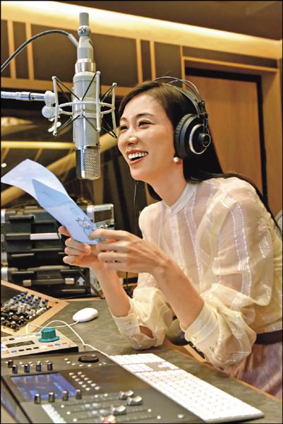 林志玲化身DJ,為罹癌母之女朗誦愛的告白。(6分鐘護一生提供) 林志玲化身DJ,為罹癌母之女朗誦愛的告白。(6分鐘護一生提供)