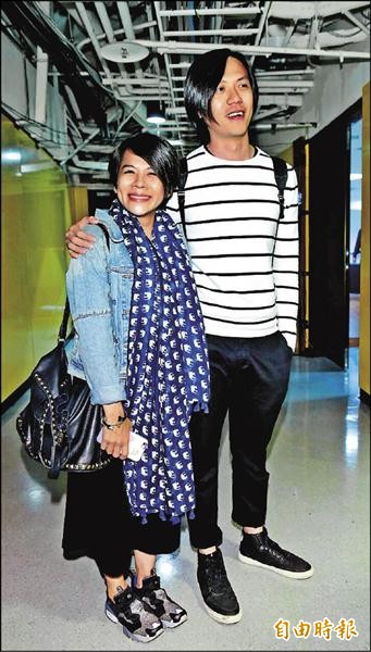 趙又廷現身否認老婆高圓圓有孕,江美琪挺著肚子和老公一起到場。(記者王文麟攝) 趙又廷現身否認老婆高圓圓有孕,江美琪挺著肚子和老公一起到場。(記者王文麟攝)