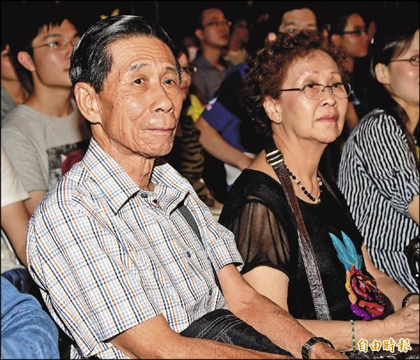 光良的父母特地從馬來西亞飛來台灣支持。(記者潘少棠攝) 光良的父母特地從馬來西亞飛來台灣支持。(記者潘少棠攝)