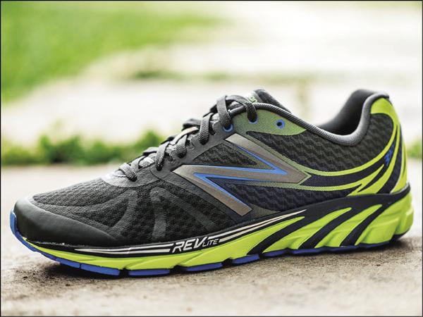 New Balance全新輕量化3190（男），3,450元。