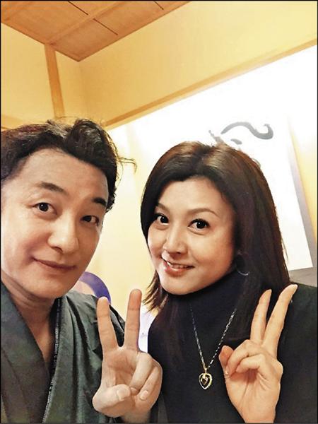 藤原紀香、片岡愛之助爆出地下情,片岡愛之助的女友熊切麻美則出面否認兩人已分手。 藤原紀香、片岡愛之助爆出地下情,片岡愛之助的女友熊切麻美則出面否認兩人已分手。