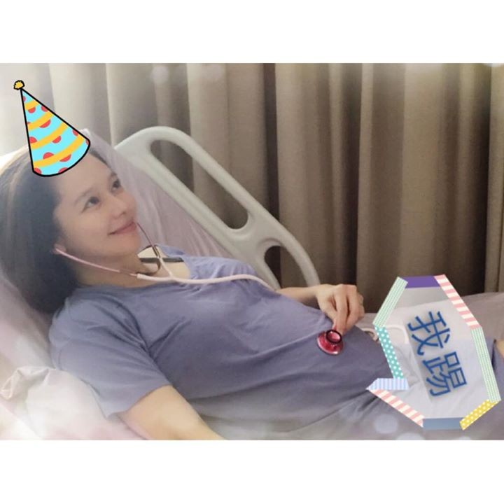 徐若瑄很享受被小V寶踢感覺。（取自徐若瑄臉書）