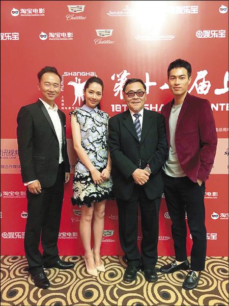 《風中家族》在上海電影節首映,導演王童(右二)率演員楊祐寧(右起)、郭碧婷、李曉川等人出席。(穀得提供) 《風中家族》在上海電影節首映,導演王童(右二)率演員楊祐寧(右起)、郭碧婷、李曉川等人出席。(穀得提供)