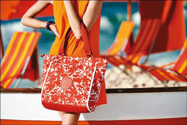 Kipling 印花包，3,680元。