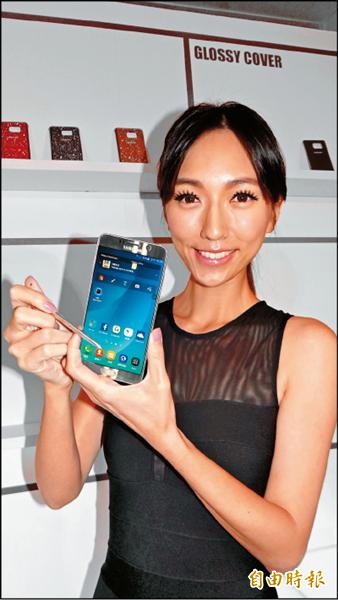 三星Note 5今日在台開賣，單機售價23,880元起。（記者吳佩樺攝）