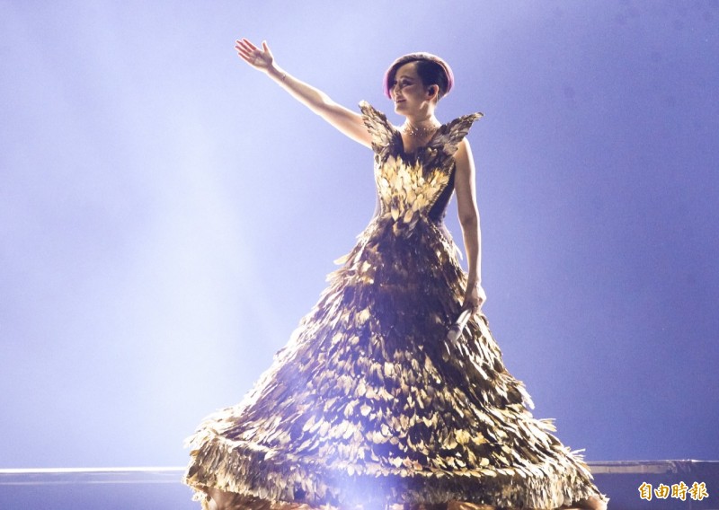江蕙台北最終場演唱會，一開場就破例說了一段話。（記者王文麟攝）
