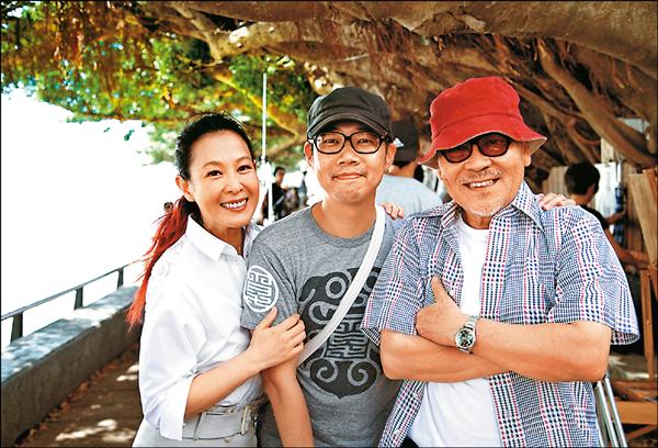 劉若英(左起)拍攝MV,邀來台灣導演林書宇、王童合作。(相信提供) 劉若英(左起)拍攝MV,邀來台灣導演林書宇、王童合作。(相信提供)