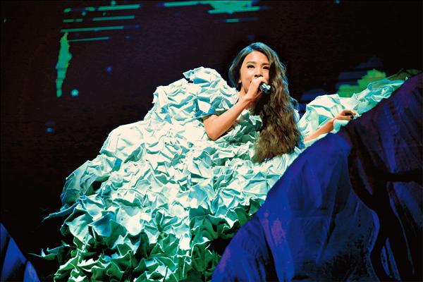 田馥甄高雄演唱會,在冰山造景中開唱。(華研提供) 田馥甄高雄演唱會,在冰山造景中開唱。(華研提供)