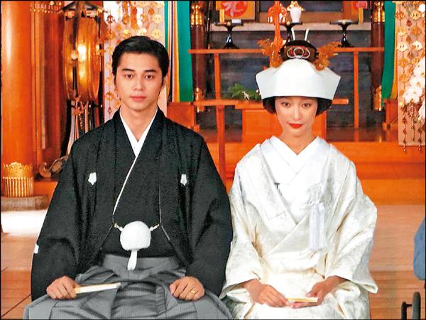 銀色夫妻杏和東出昌大前天補辦婚禮。 銀色夫妻杏和東出昌大前天補辦婚禮。
