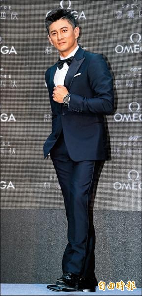 吳奇隆為OMEGA化身「亞洲007」，演繹全新「007 SPECTRE」限量腕錶。（記者潘少棠攝）