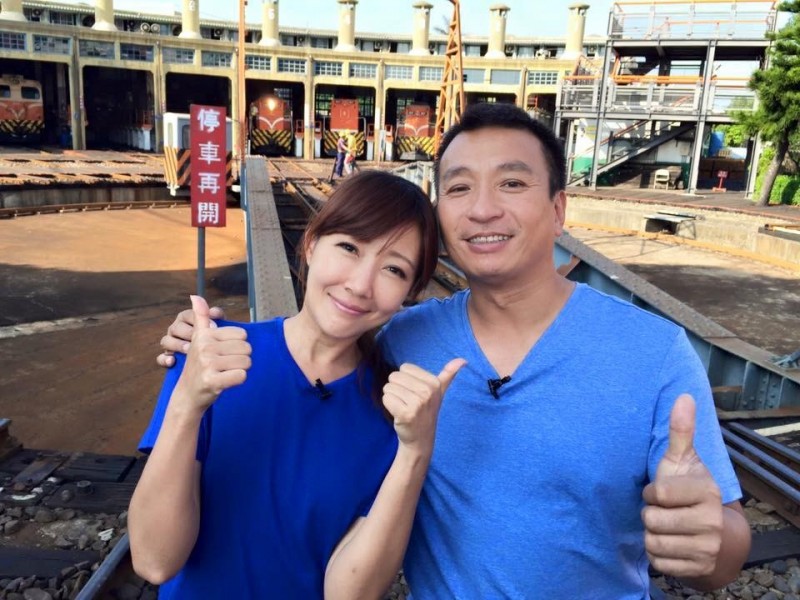 王中平（右）和余皓然婚後感情甜蜜。（翻攝自余皓然臉書）