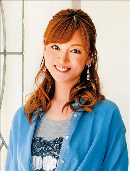 吉澤瞳趁著前天是日本「理想夫妻日」,與圈外未婚夫登記完婚。 吉澤瞳趁著前天是日本「理想夫妻日」,與圈外未婚夫登記完婚。
