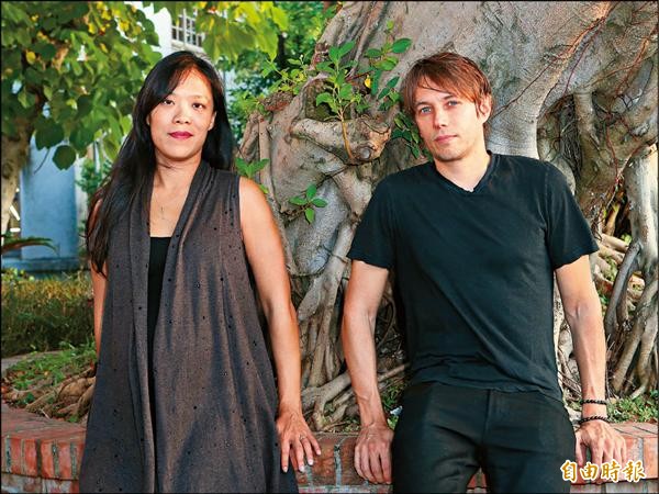 美國導演西恩貝克(右)與來自台灣的製片鄒時擎合作《夜晚還年輕》,是今年的話題之作。(記者陳逸寬攝) 美國導演西恩貝克(右)與來自台灣的製片鄒時擎合作《夜晚還年輕》,是今年的話題之作。(記者陳逸寬攝)