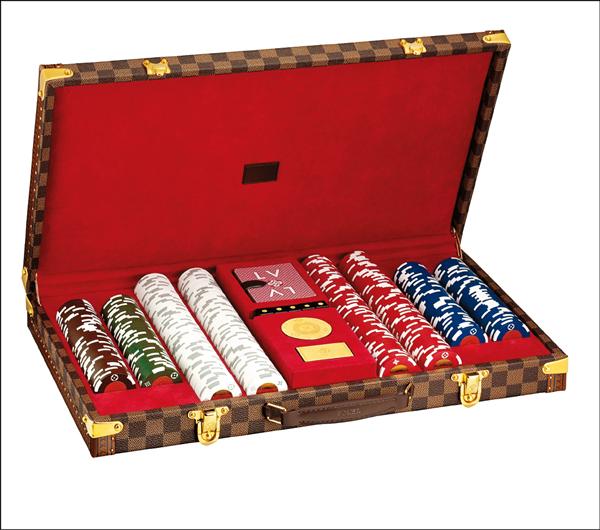 Louis Vuitton Damier硬箱撲克牌遊戲組，約478,000元。