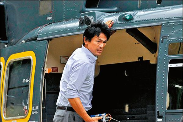 江口洋介在新片《天空之蜂》克服懼高症,挑戰搭乘直升機在高空拍攝動作戲。(天馬行空提供) 江口洋介在新片《天空之蜂》克服懼高症,挑戰搭乘直升機在高空拍攝動作戲。(天馬行空提供)