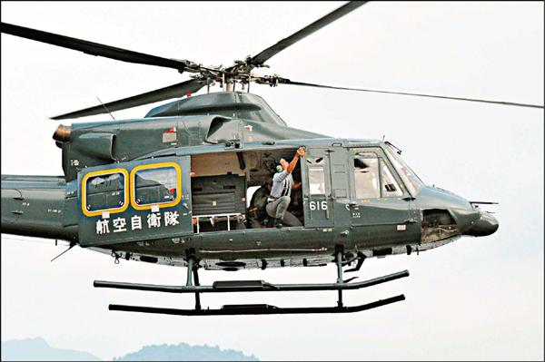 江口洋介在新片《天空之蜂》克服懼高症,挑戰搭乘直升機在高空拍攝動作戲。(天馬行空提供) 江口洋介在新片《天空之蜂》克服懼高症,挑戰搭乘直升機在高空拍攝動作戲。(天馬行空提供)