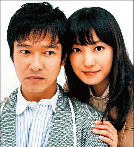堺雅人(左)與菅野美穗喜迎寶貝兒子。 堺雅人(左)與菅野美穗喜迎寶貝兒子。