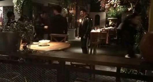 黃曉明與劉德華等人一同聚餐。(圖擷取自騰訊娛樂) 黃曉明與劉德華等人一同聚餐。(圖擷取自騰訊娛樂)